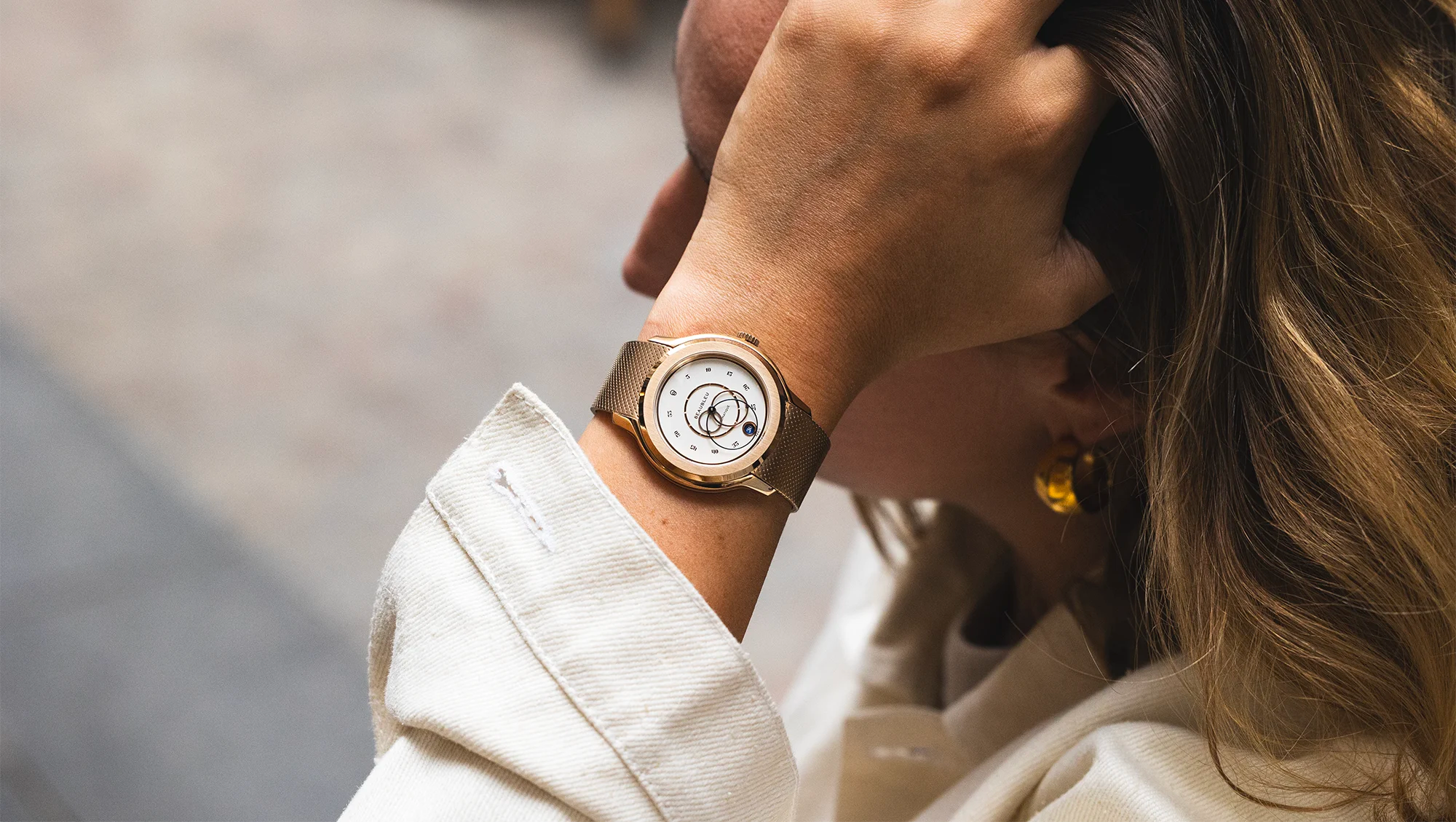 Montre automatique aux aiguilles rondes vitruve origine acier cognac Beaubleu Paris