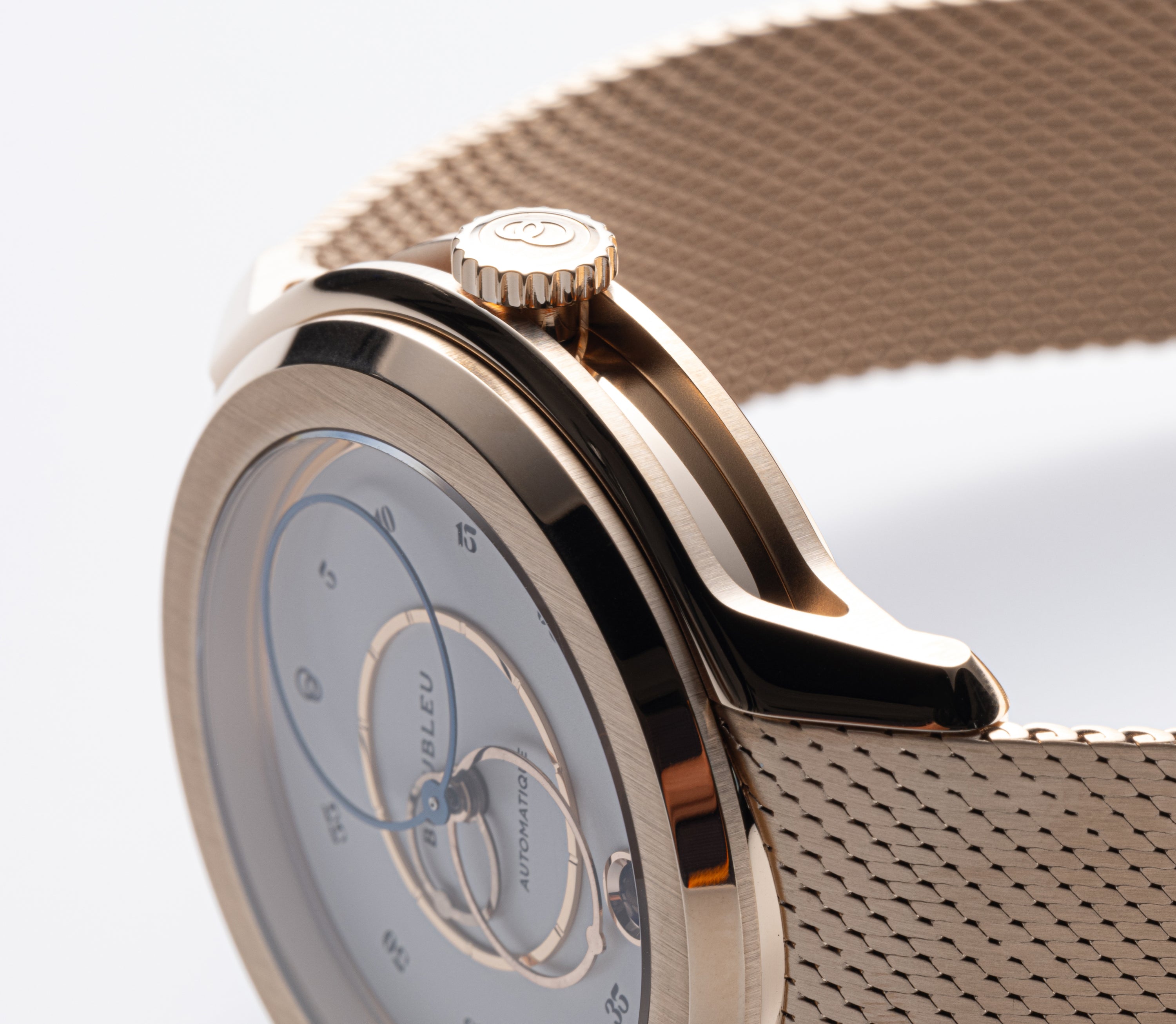 corne rapportée montre