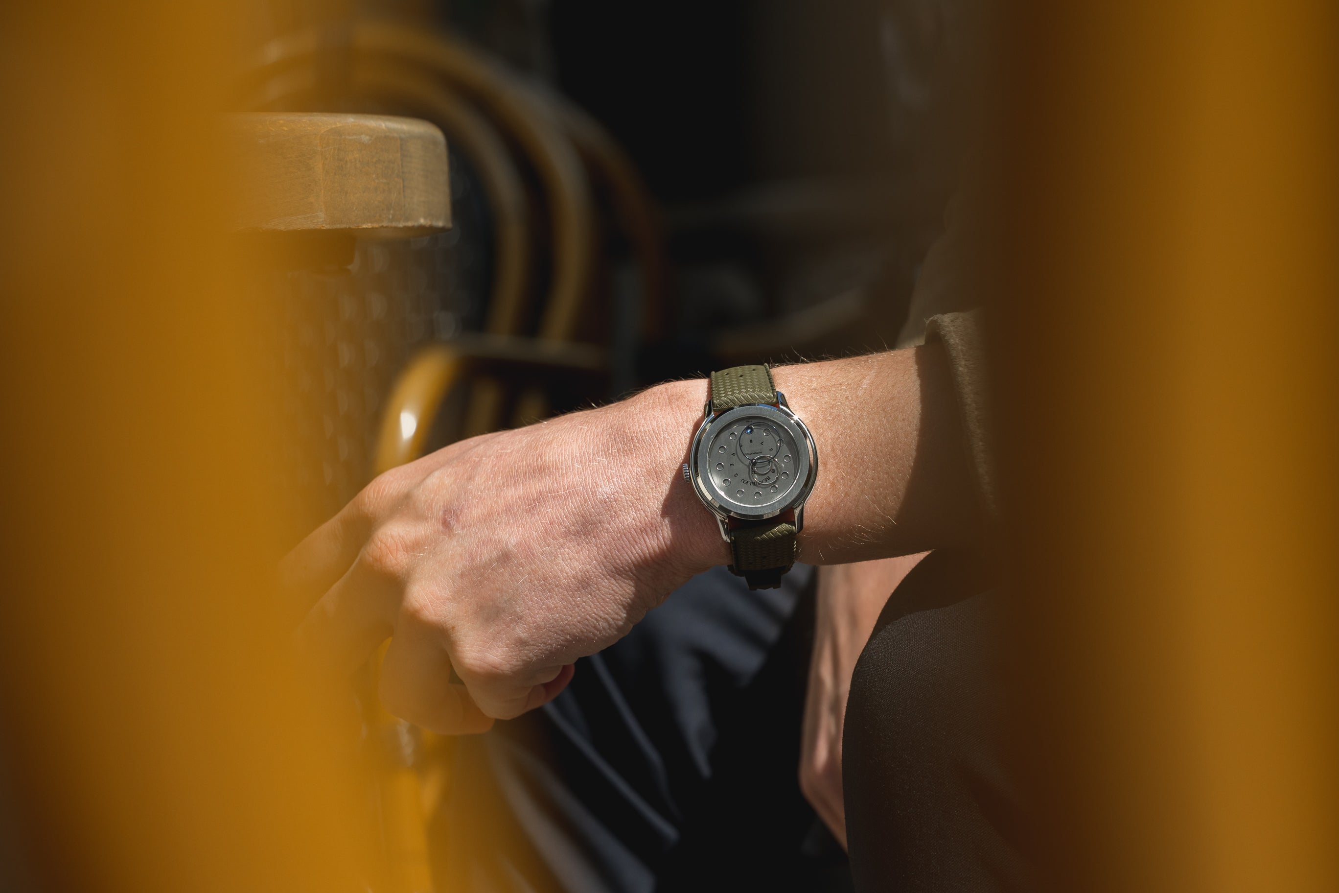 montre poignet homme lifestyle