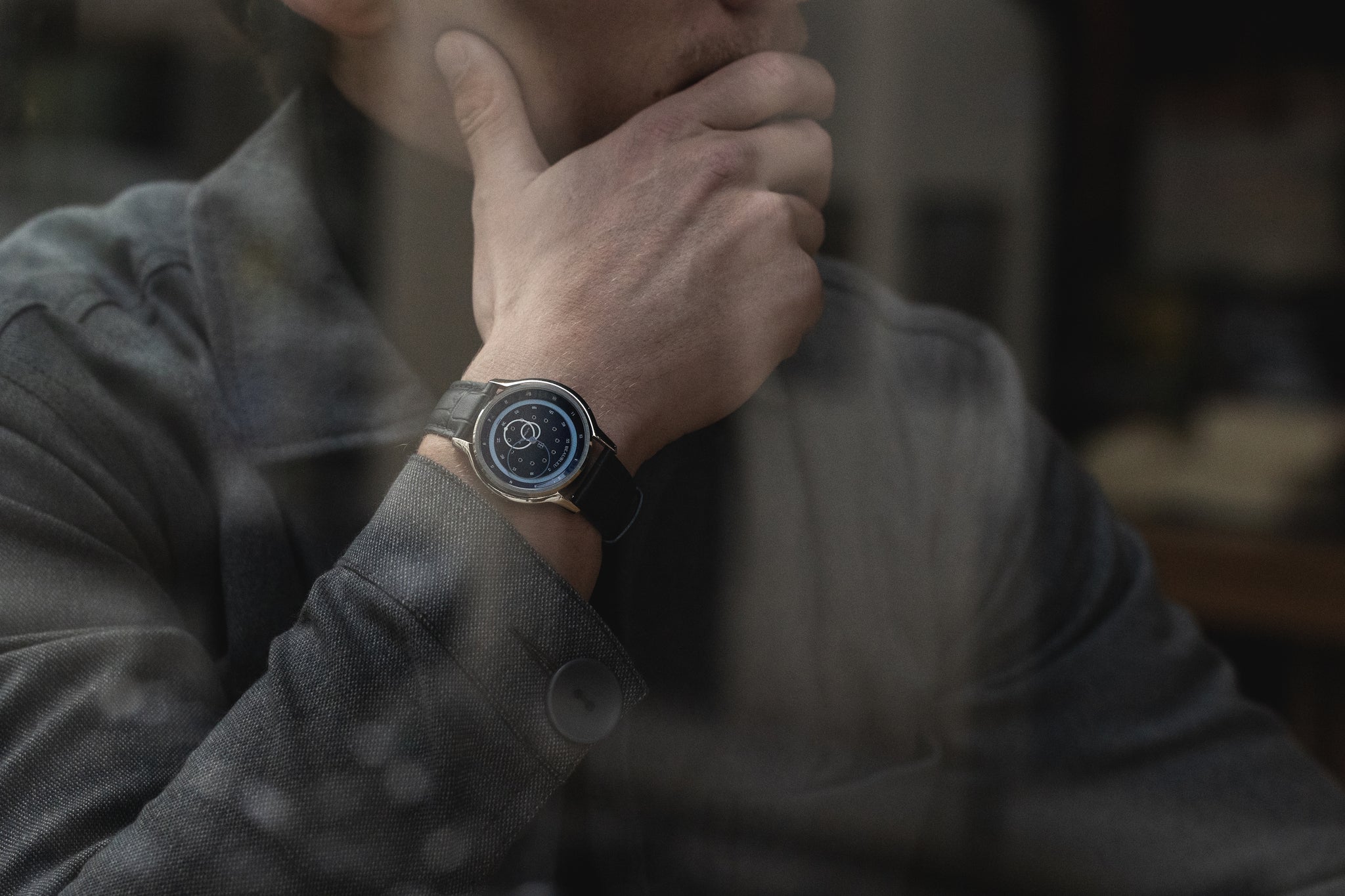 How do I wind my automatic watch? Beaubleu