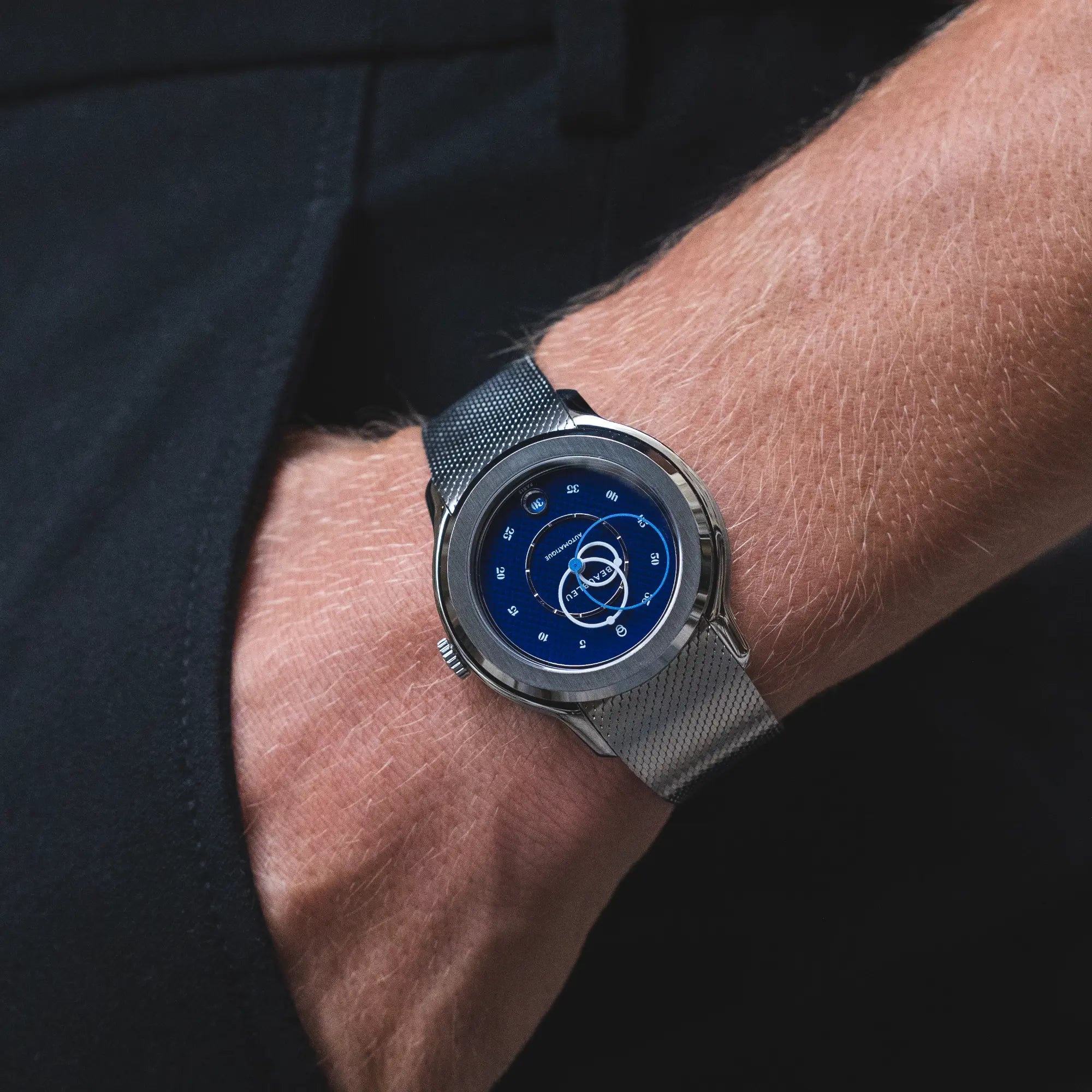 Montre Beaubleu Ecce smalt poignet homme dans poche