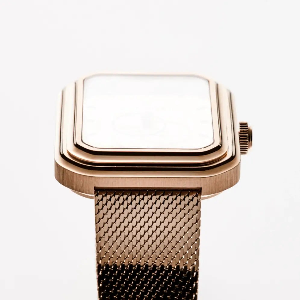 Détail boîtier de montre Ecce Figura en or rose