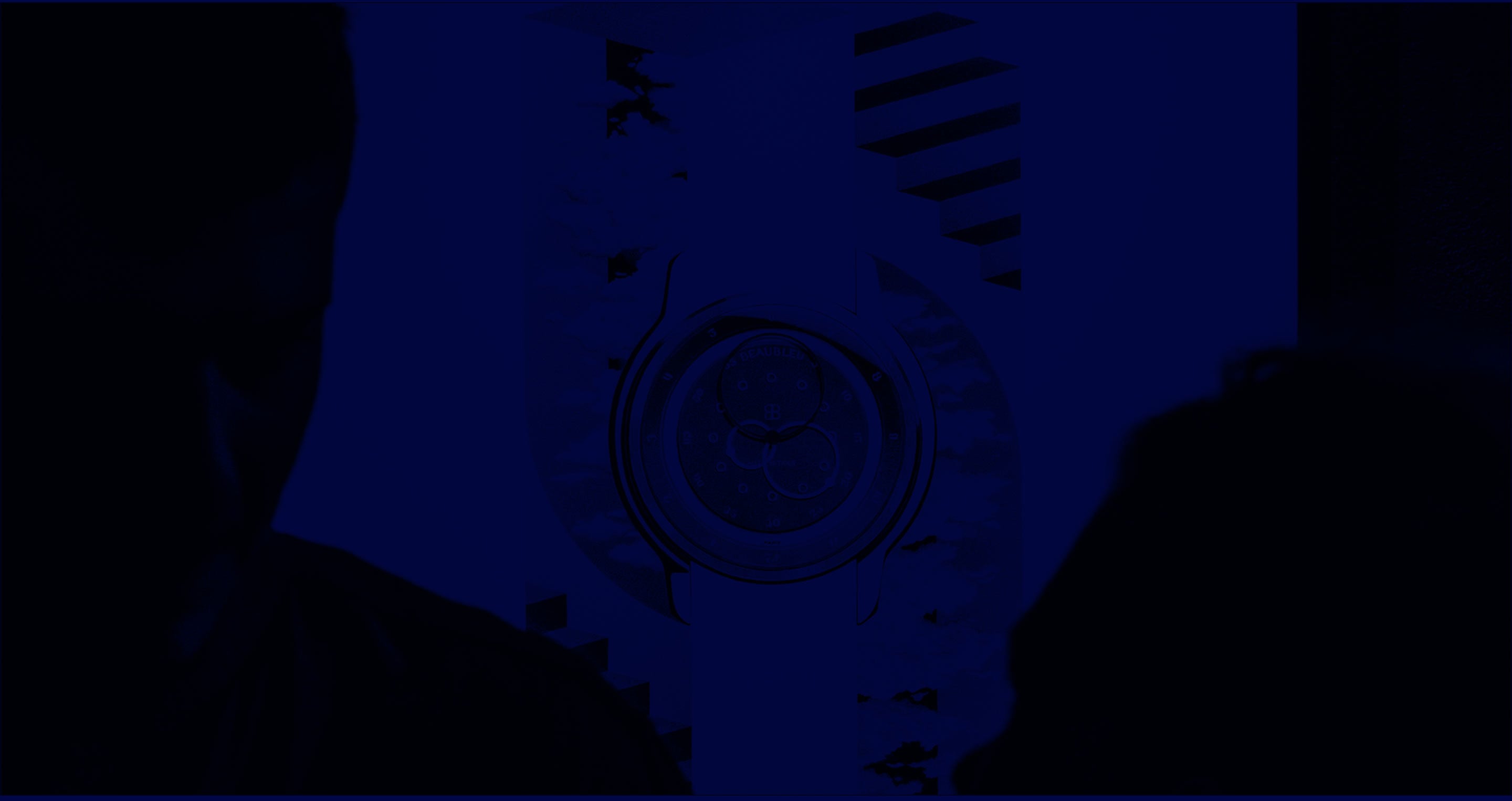 photo d'évènement beaubleu très sombre avec un fond bleu