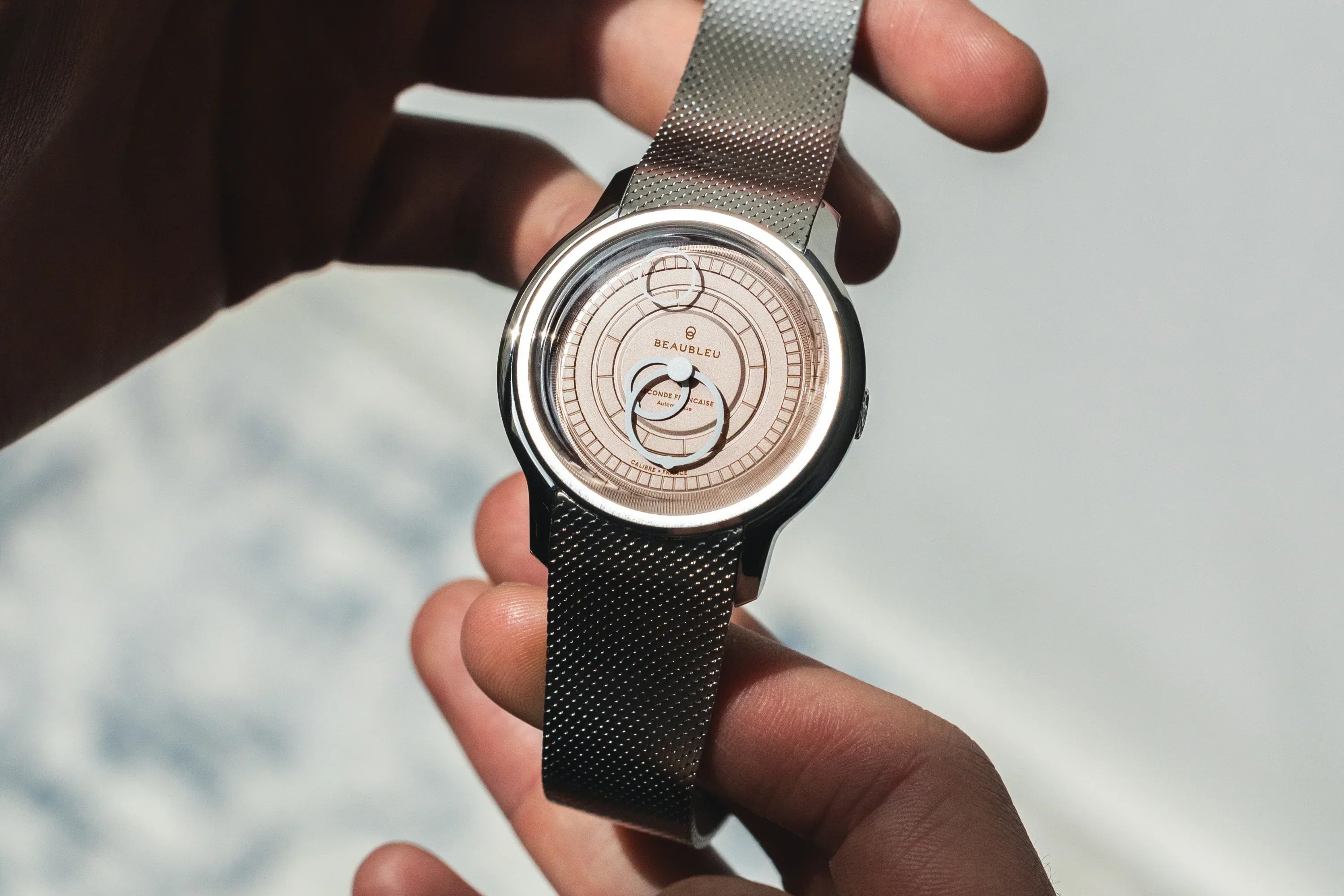 Superluminova