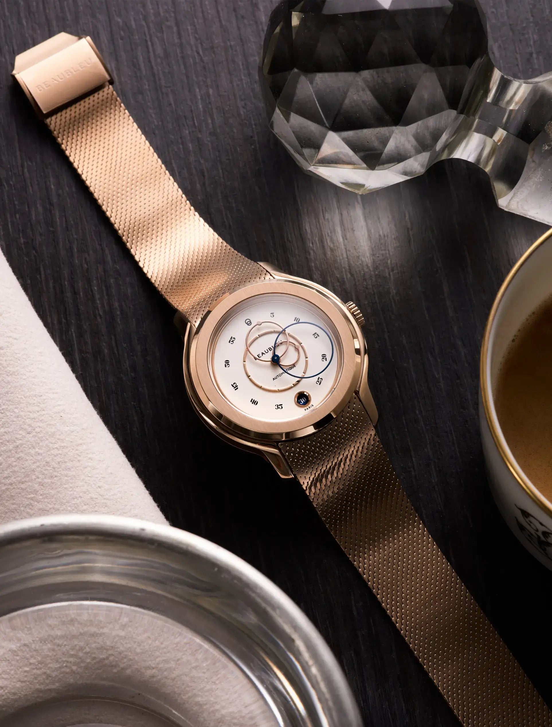 Nature morte montre automatique Beaubleu Ecce Lys