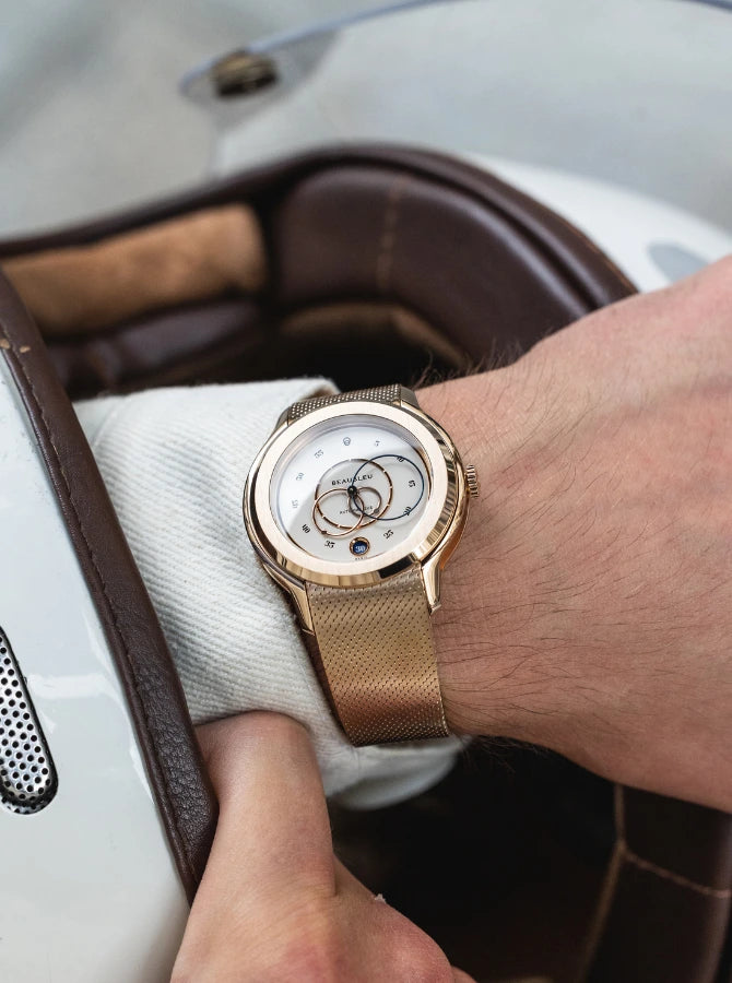 Why is a watch worn on the left wrist Beaubleu