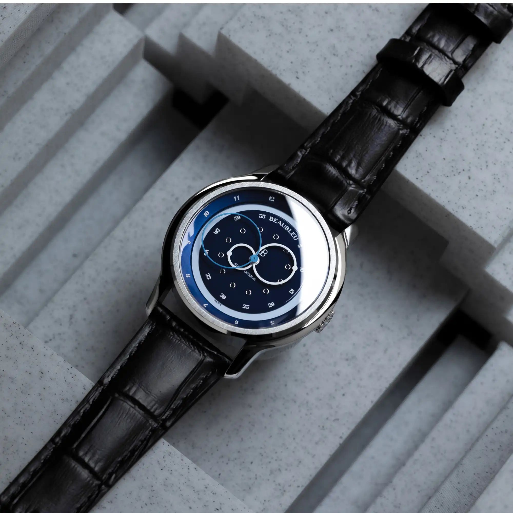Montre Vitruve GMT Bleu avec bracelet cuir noir