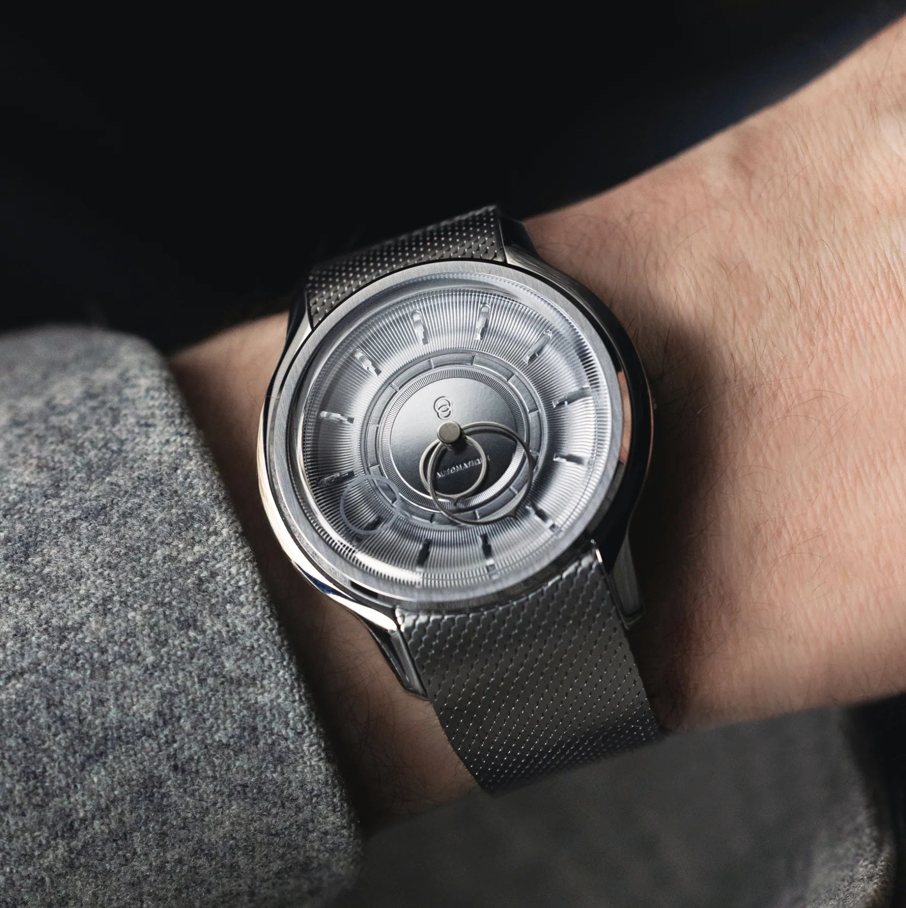 Montre Beaubleu La Pièce cadran acier avec bracelet acier portée au poignet