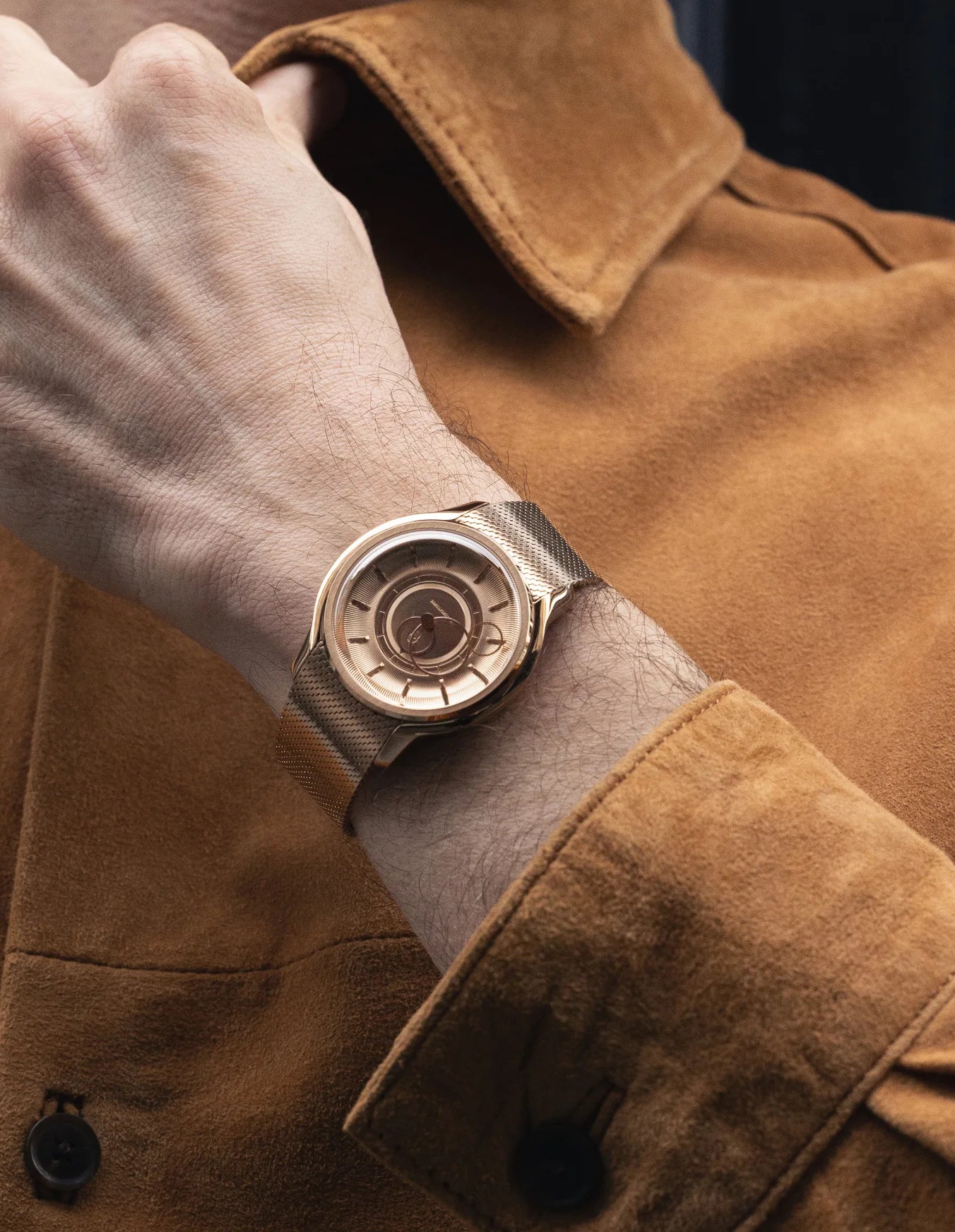 Montre Beaubleu La Pièce Or Rose avec bracelet acier portée au poignet